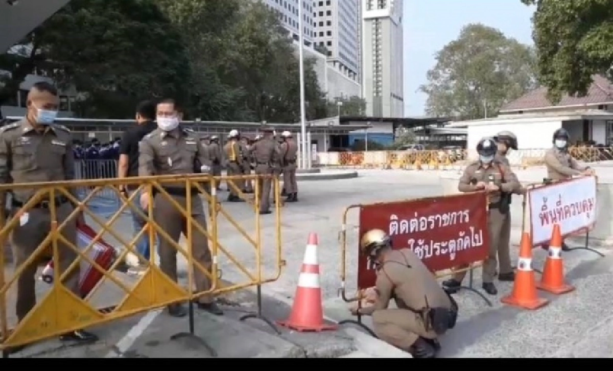 แกนนำม็อบ รับทราบกล่าวข้อหา สน.พหลโยธิน 