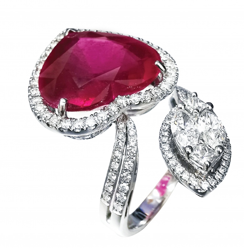 เสริมดวงให้วิบวับรับลาเลนไทน์ด้วยจิวเวอรี่เลอค่าพร้อมเทคนิคเลือกเพชรอย่างไรให้ปัง