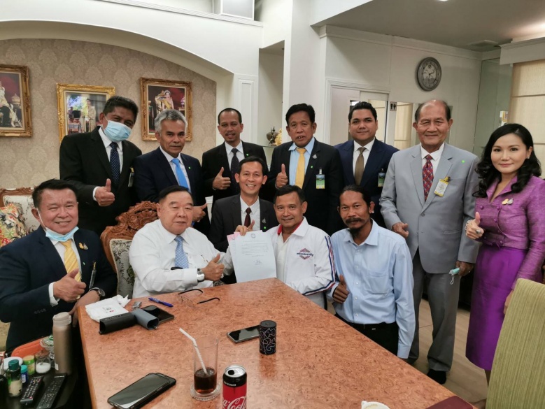 พปชร.ประกาศส่ง"อาญาสิทธิ์ "ลงชิง ส.ส. นครศรีฯ เขต 3 -"บิ๊กป้อม"ตั้ง"อนุชา"คุมเลือกตั้ง