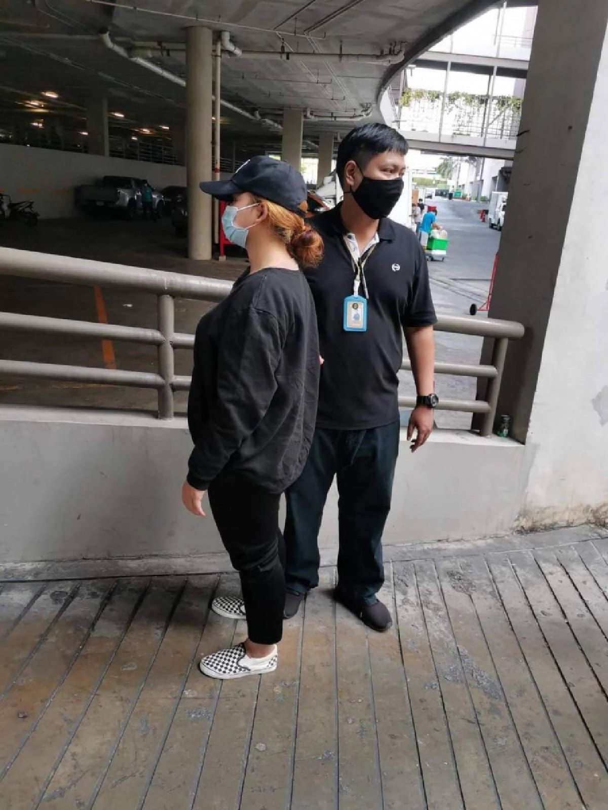 รปภ.อีสต์วิลล์ รวบโจรสาว เฝ้ารอจู่โจมเหยื่อ ที่จุดจอดรถ