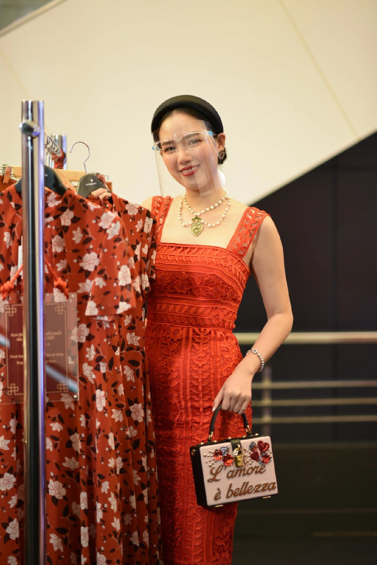 "เซเลบริตี้" ชวนเลือกสินค้าเสริมมงคล ใช้แล้วปัง มั่งมี