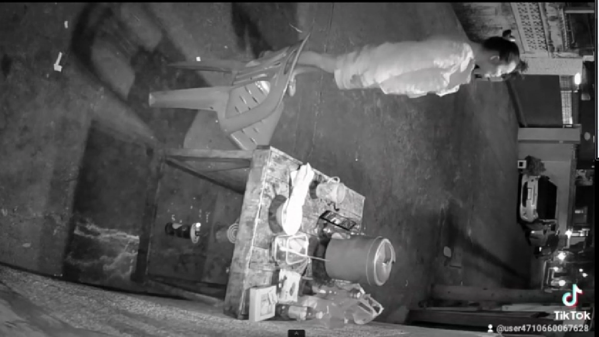 หัวโจกศรีย่าน มอบตัว ยื่นประกัน 1.2 แสน ขอสู้คดีรุมทำร้ายหนุ่มสามเสน