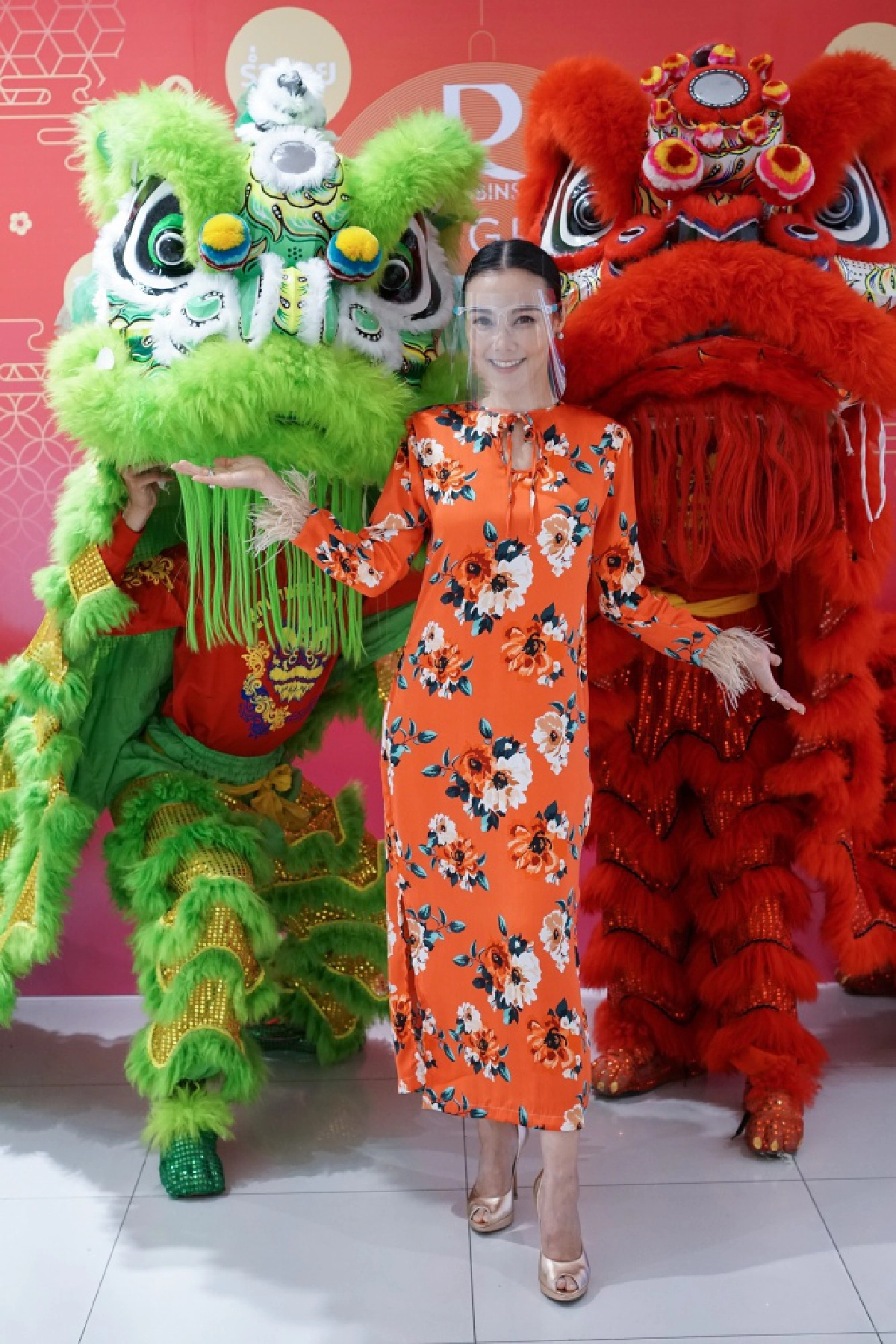 "เซเลบริตี้" ชวนเลือกสินค้าเสริมมงคล ใช้แล้วปัง มั่งมี