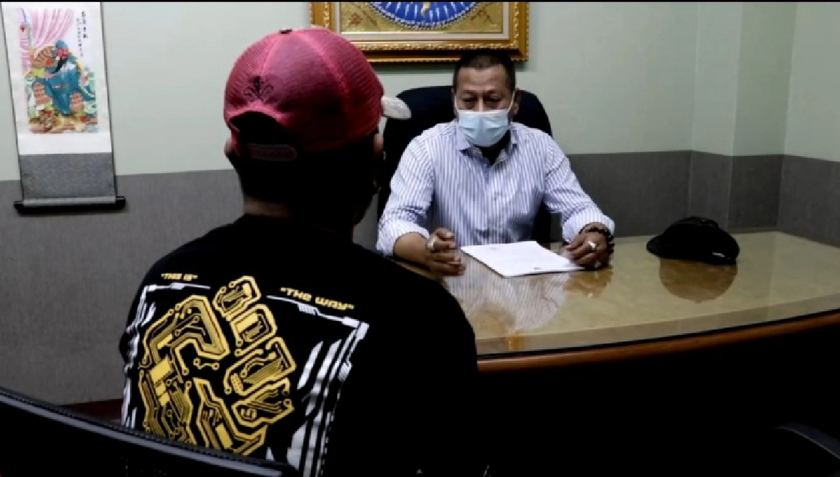 หัวโจกศรีย่าน มอบตัว ยื่นประกัน 1.2 แสน ขอสู้คดีรุมทำร้ายหนุ่มสามเสน