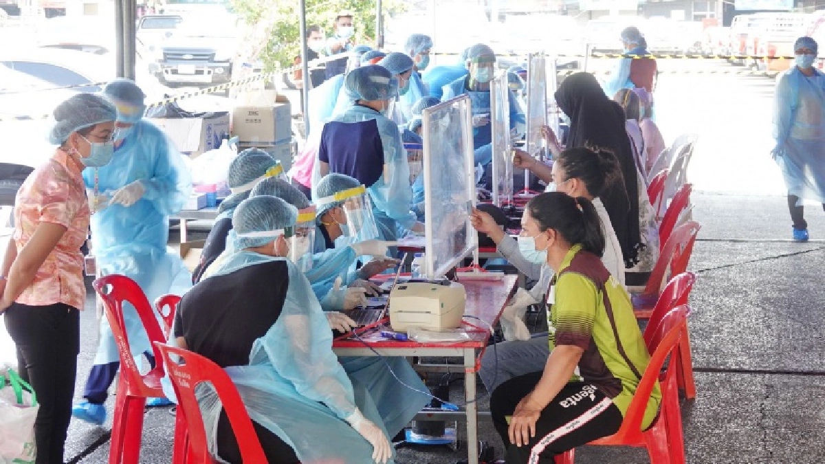 ผู้ว่าฯปทุมธานี สั่งปิด 2 ตลาด หลังพบผู้ติดเชื้อโควิดอีกหลายราย