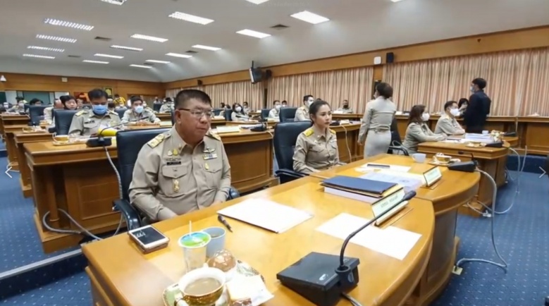 "ตู่-นันทิดา" นั่งเก้าอี้นายก อบจ. ประชุมสภา อบจ.สมุทรปราการ ครั้งแรก