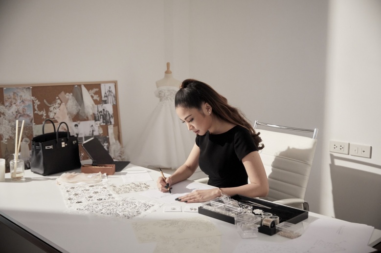 "เจน ทิพย์วิภา" ดีไซน์เนอร์ไทยคนแรกที่ได้รับเลือกให้ขึ้นปก Prestige Hong Kong