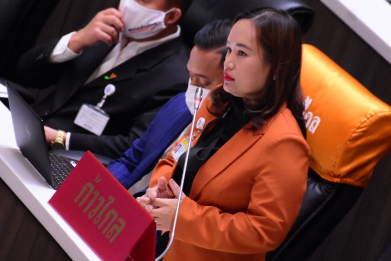 'ส.ส.ก้าวไกล'อัด'สุชาติ'เบียดเบียนเงินประกันสังคม-บริหารแรงงานข้ามชาติล้มเหลว-จัดม็อบชนม็อบ 