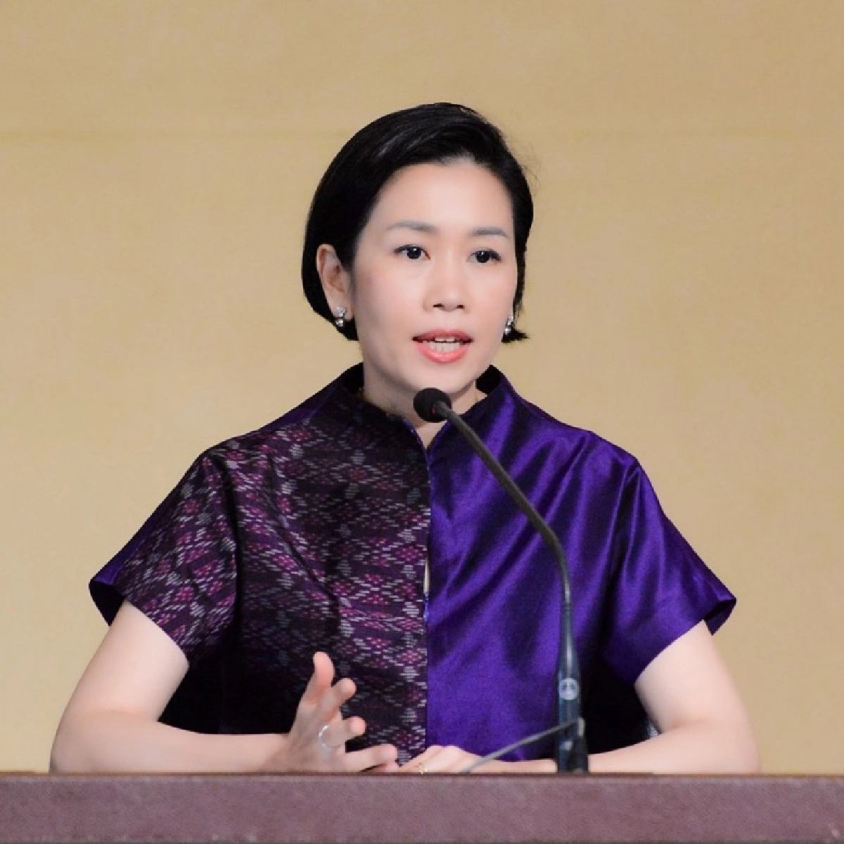 รองโฆษกฯทวีตข้อความตอบกลับ หลังเจอถูกทวีตด่า "กลุ่มไม่มีสมาร์ทโฟนจะไปรับรู้ได้ไงเป็นโฆษกไม่โง่ก็น่าจะรู้"