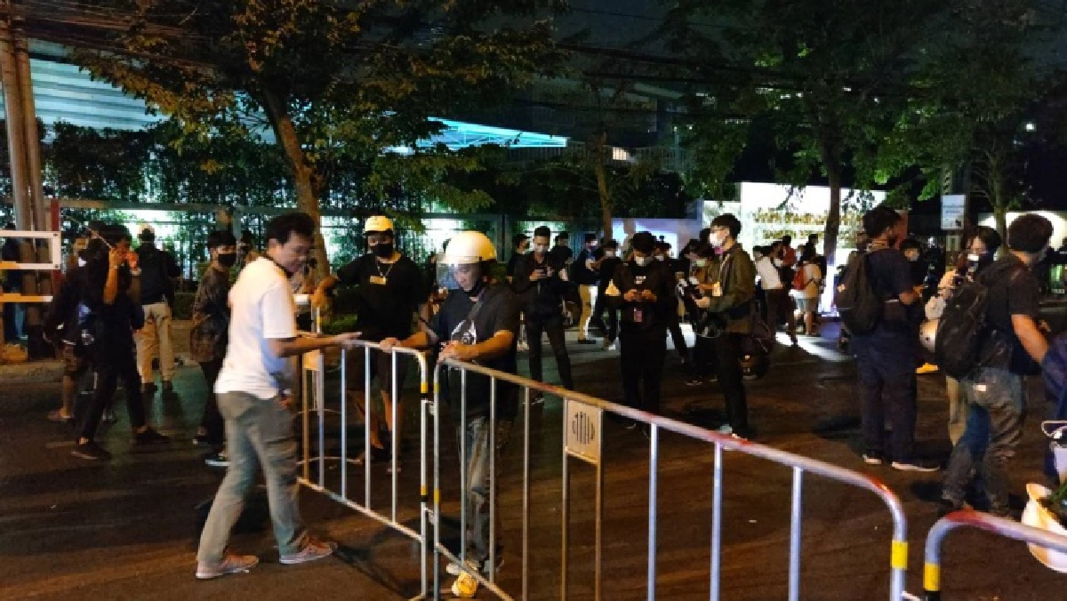 'โตโต้' ปราศรัยแขวะ 'ต่อศักดิ์ สุขวิมล' เลื่ือนขั้นเร็ว - ผลาญภาษีด้วยงบเฝ้าม็อบ