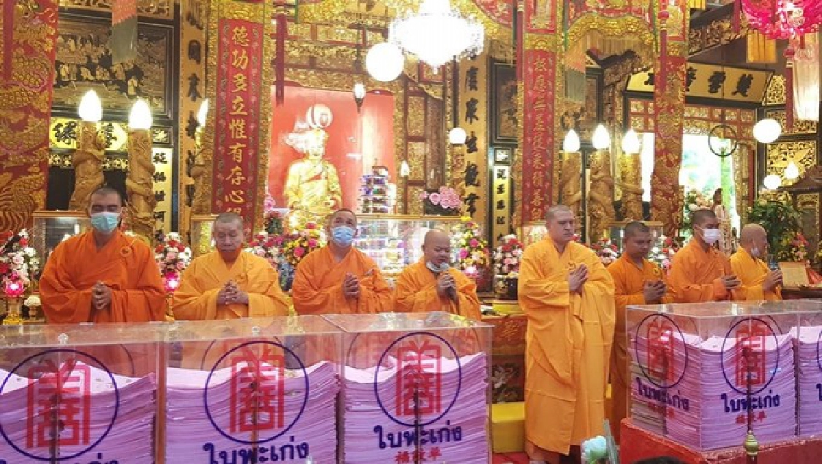 มูลนิธิป่อเต็กตึ๊ง จัดพิธีเวียนธูปศักดิ์สิทธิ์เนื่องในเทศกาลตรุษจีน
