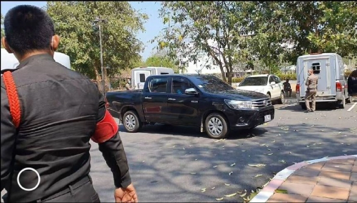 คุมตัว "ผอ.ตุ๊" ผู้ต้องหาฆ่าอำพรางศพ "น้องหลิว" ไปฝากขังศาล ตร.ยื่นค้านประกัน