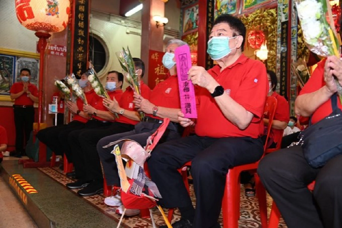 มูลนิธิป่อเต็กตึ๊ง จัดพิธีเวียนธูปศักดิ์สิทธิ์เนื่องในเทศกาลตรุษจีน