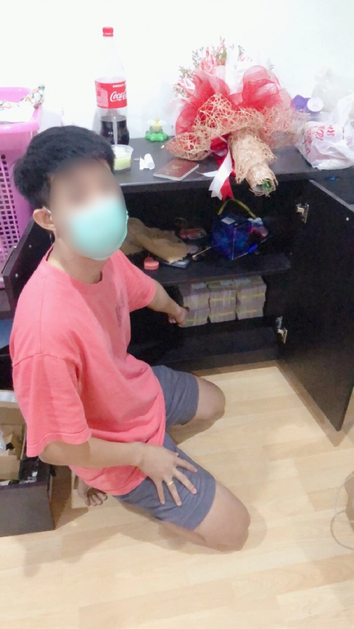 จับพนันออนไลน์ กลางกรุง ผงะซุกเงินสด 6.2 ล้าน