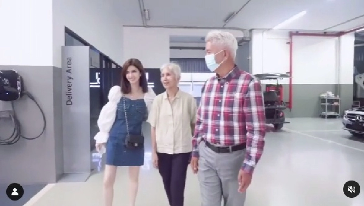 "โบว์ แวนด้า" โผกอดพ่อในรอบ 10 ปี วันนี้โบว์สานฝันให้พ่อสำเร็จแล้ว