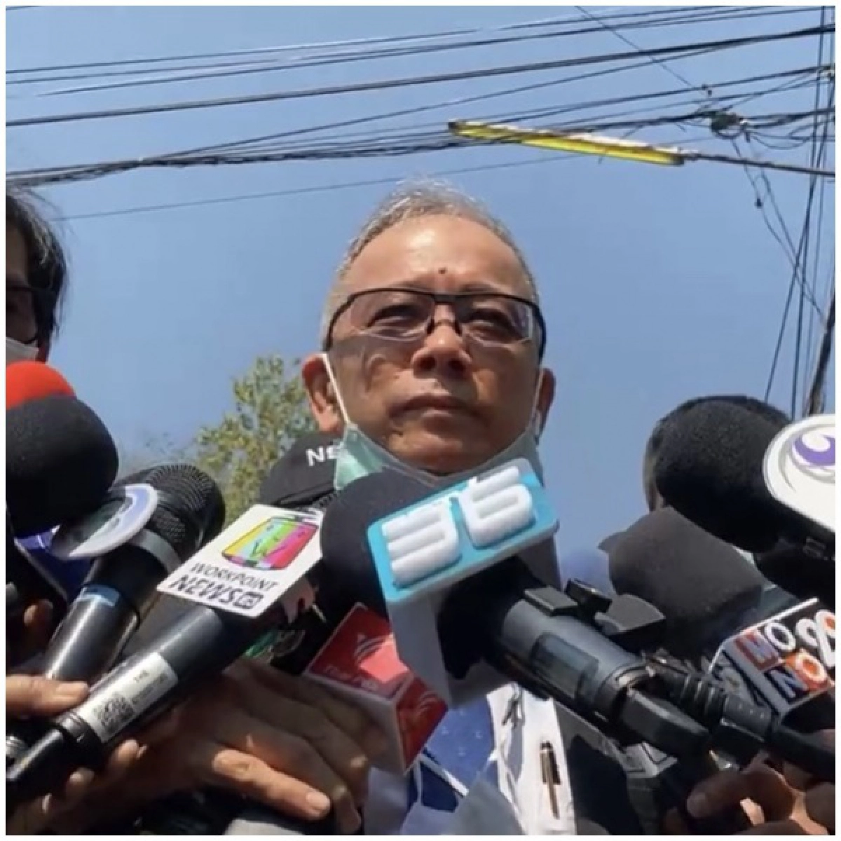 มวลชนรอให้กำลังใจ ปล่อยตัว 8 อดีตแกนนำกปปส.หน้าเรือนจำพิเศษกรุงเทพ
