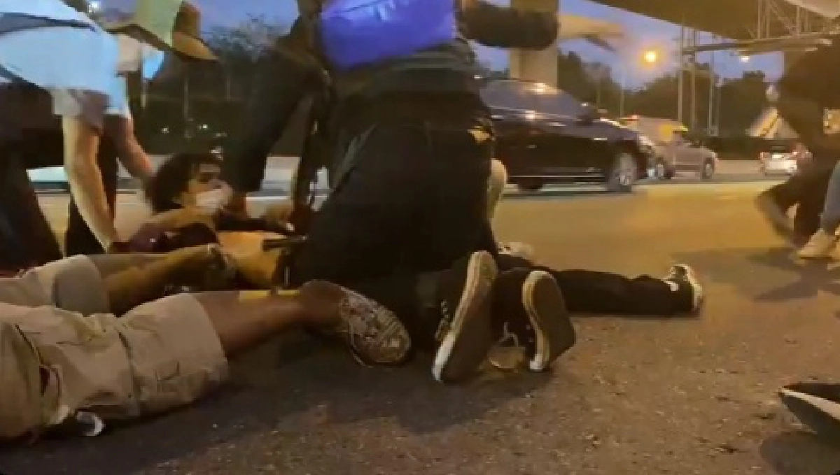 คลิป ผู้ชุมนุมถูกยิงกระสุนยาง ไม่ทราบฝ่ายใดยิง