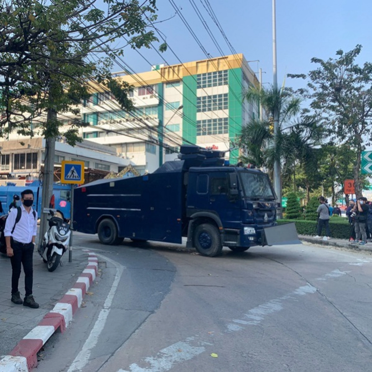 รถฉีดน้ำแรงดันสูง-รถสำรองน้ำ เข้าจอดประจำการแล้ว 