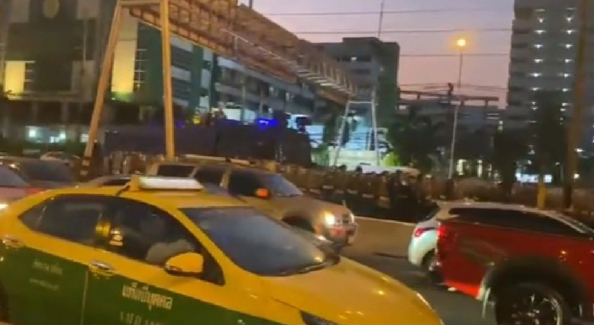 คลิป ผู้ชุมนุมถูกยิงกระสุนยาง ไม่ทราบฝ่ายใดยิง