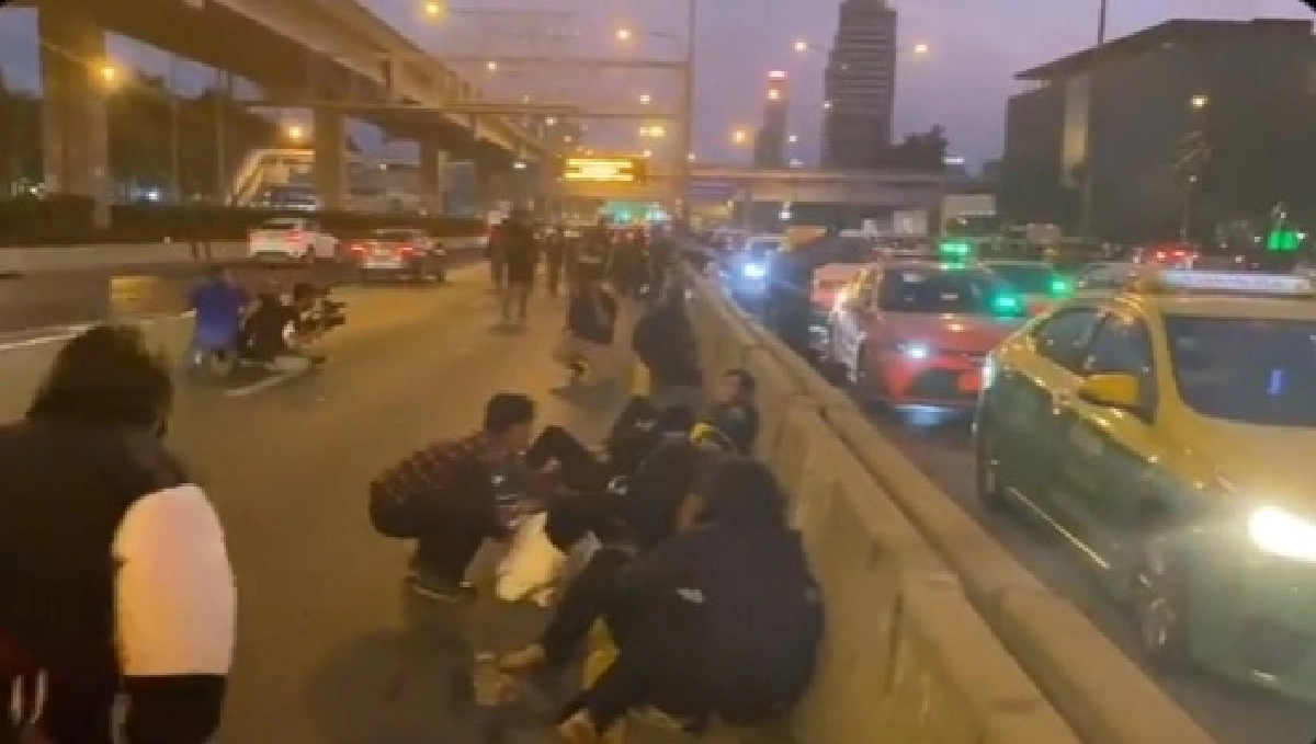 คลิป ผู้ชุมนุมถูกยิงกระสุนยาง ไม่ทราบฝ่ายใดยิง