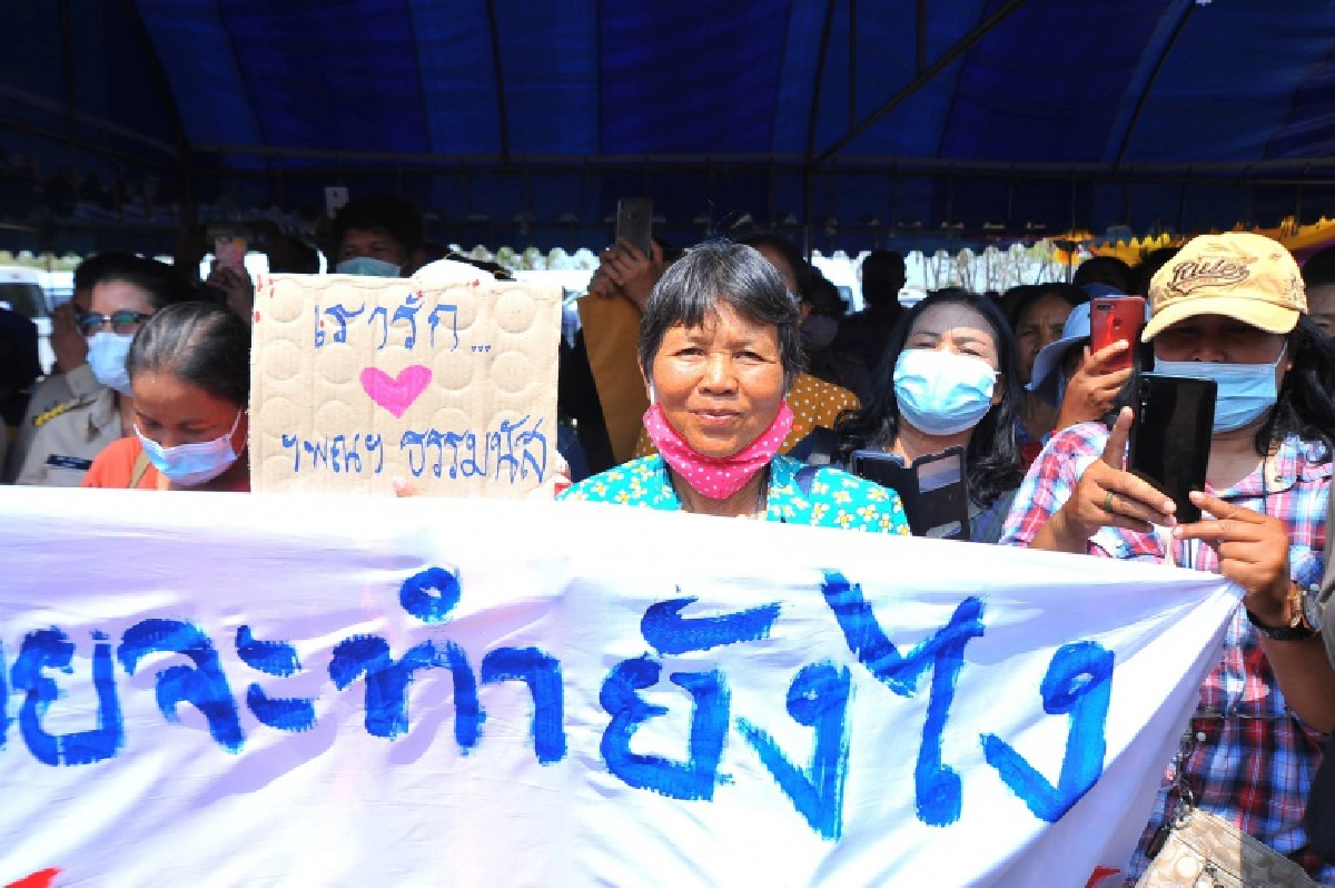 "ธรรมนัส"ลงพื้นที่โคราช ร่วมประชุมหารือแก้ไขปัญหา มลพิษทางอากาศ และฝุ่นละอองของโรงงานน้ำตาล