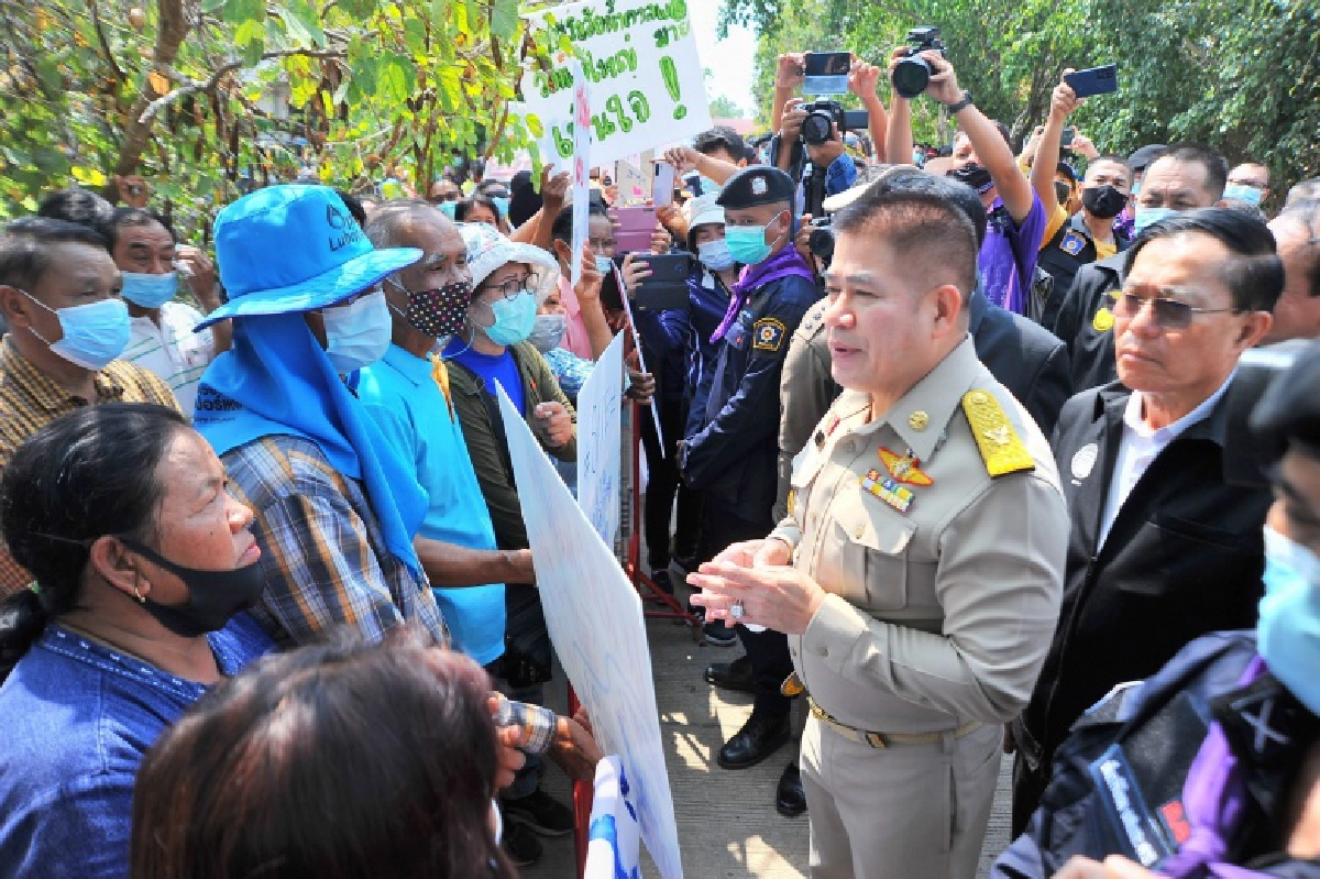 "ธรรมนัส"ลงพื้นที่โคราช ร่วมประชุมหารือแก้ไขปัญหา มลพิษทางอากาศ และฝุ่นละอองของโรงงานน้ำตาล