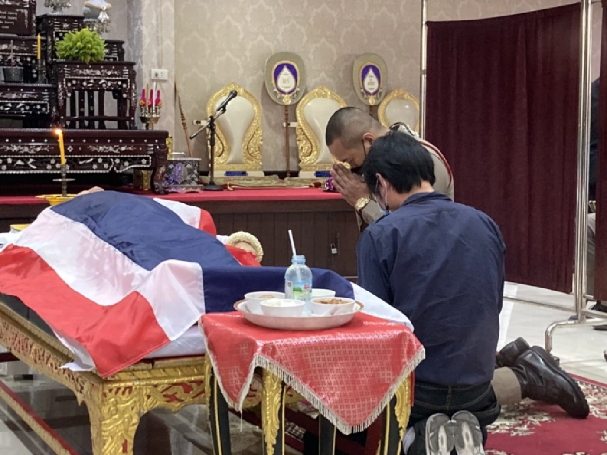  ในหลวง พระราชทานน้ำหลวงอาบศพ "ร.ต.อ.วิวัฒน์"