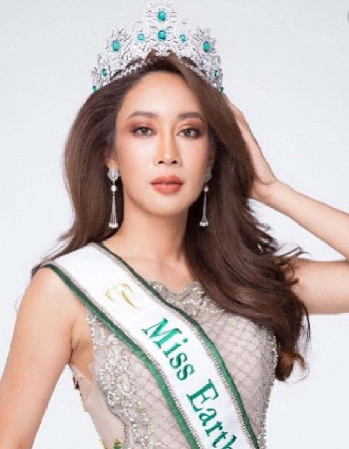 จ่อเรียก "น้ำเพชร" มิสเอิร์ธไทยแลนด์ สอบ หลังโพสต์ถูกตำรวจไถ