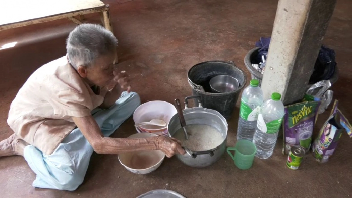 ยายน้อย, วอนช่วยเหลือ, วอนช่วยยาย