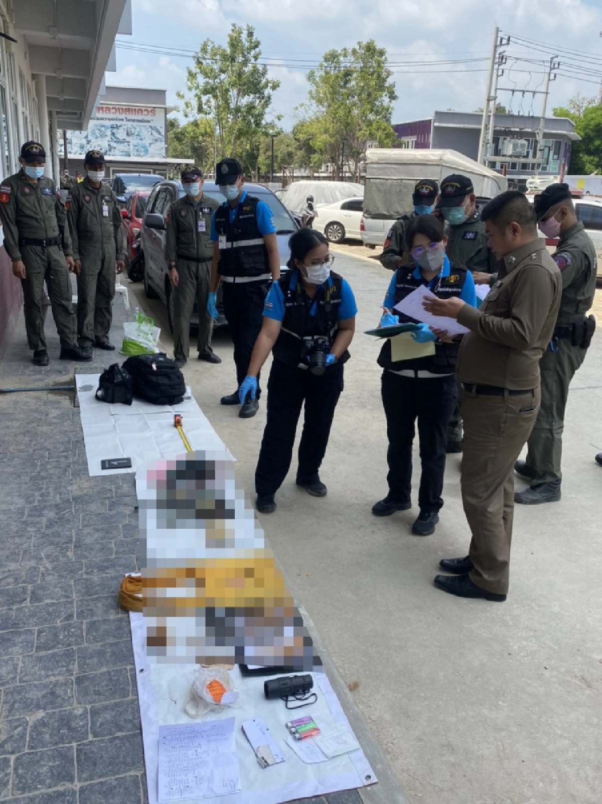รวบชายต้องสงสัย พกระเบิด-ปืนแก๊ป ขับรถใกล้แยกปทุมวัน