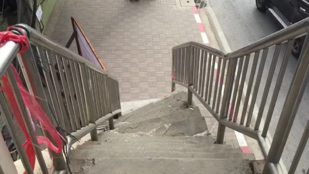 บันได, สะพานลอย, บันไดสะพานลอย