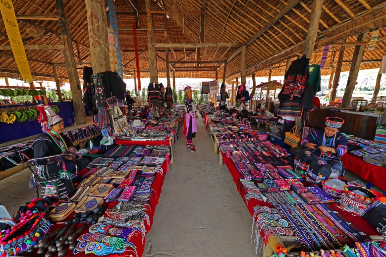  "โครงการร้อยใจรักษ์"  แลนด์มาร์ค จุดเช็คอินท่องเที่ยวใหม่ "บ้านห้วยส้าน" สวรรค์บนดอย