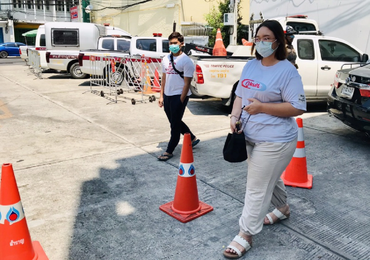 "รุ้ง ปนัสยา" โผล่ รับทราบข้อหาชุมนุม "นับ1ถึงล้าน"