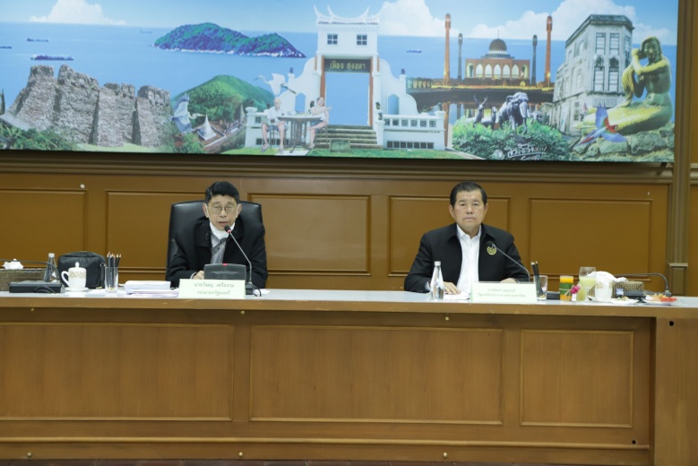 "วิษณุ ควง นิพนธ์" ติดตามงานกลุ่มจังหวัดภาคใต้ฝั่งอ่าวไทย สั่งเร่งจัดหาแหล่งน้ำสำรอง คู่ส่งเสริมเกษตรกรปรับมาปลูกพืชน้ำน้อย