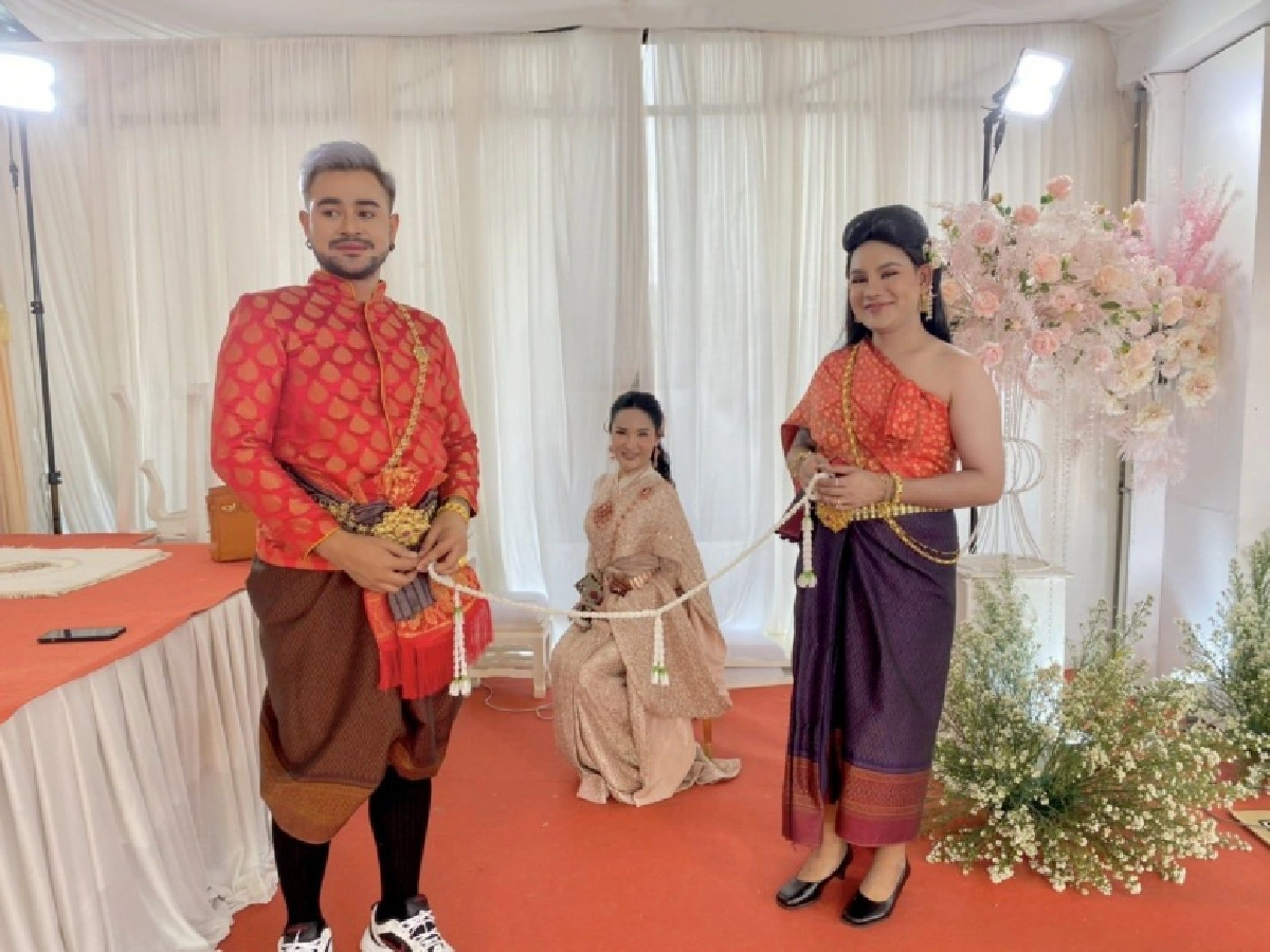 สมหวัง "เจ้เปีย" ตำยำนมระเบิด เมืองเพชร ควงแฟนหนุ่มเข้าประตูวิวาห์ ชายแต่งชาย