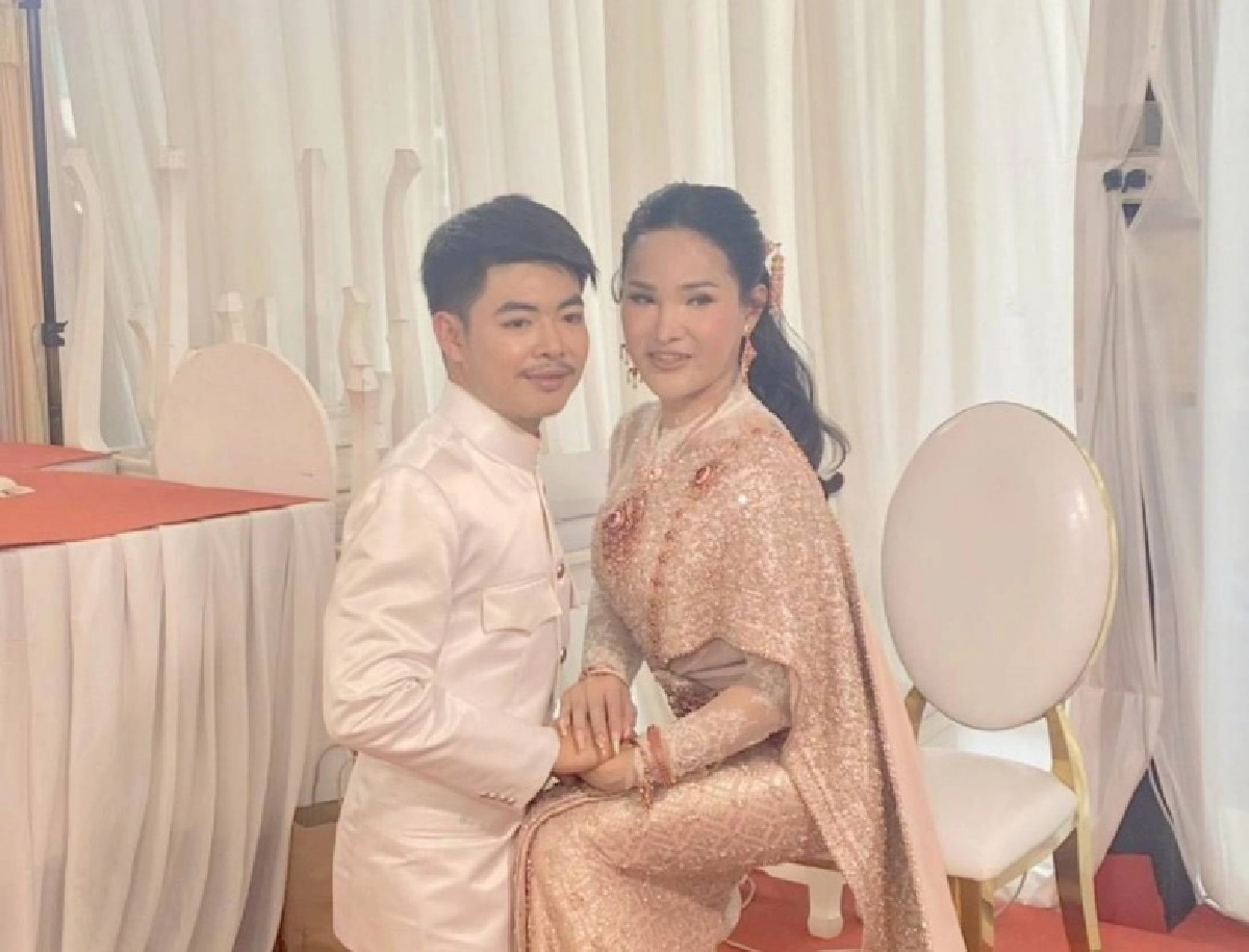 สมหวัง "เจ้เปีย" ตำยำนมระเบิด เมืองเพชร ควงแฟนหนุ่มเข้าประตูวิวาห์ ชายแต่งชาย