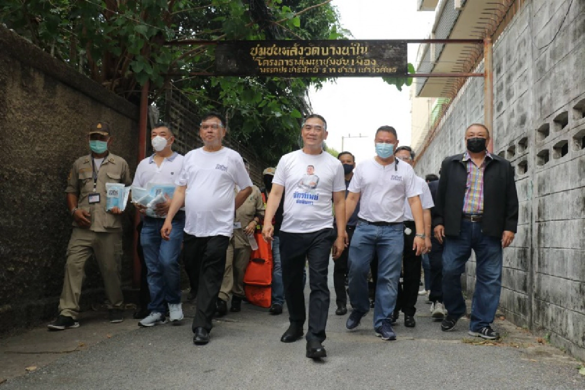 "พล.ต.อ.จักรทิพย์ ฯ"พร้อมคณะ ลงพื้นที่บางนาร่วมงาน"โครงการใจถึงใจ มอบถุงยังชีพ พร้อมชุดป้องกัน โควิด-19 ให้ปชช.ผู้สูงอายุ และผู้ป่วยติดเตียง" 