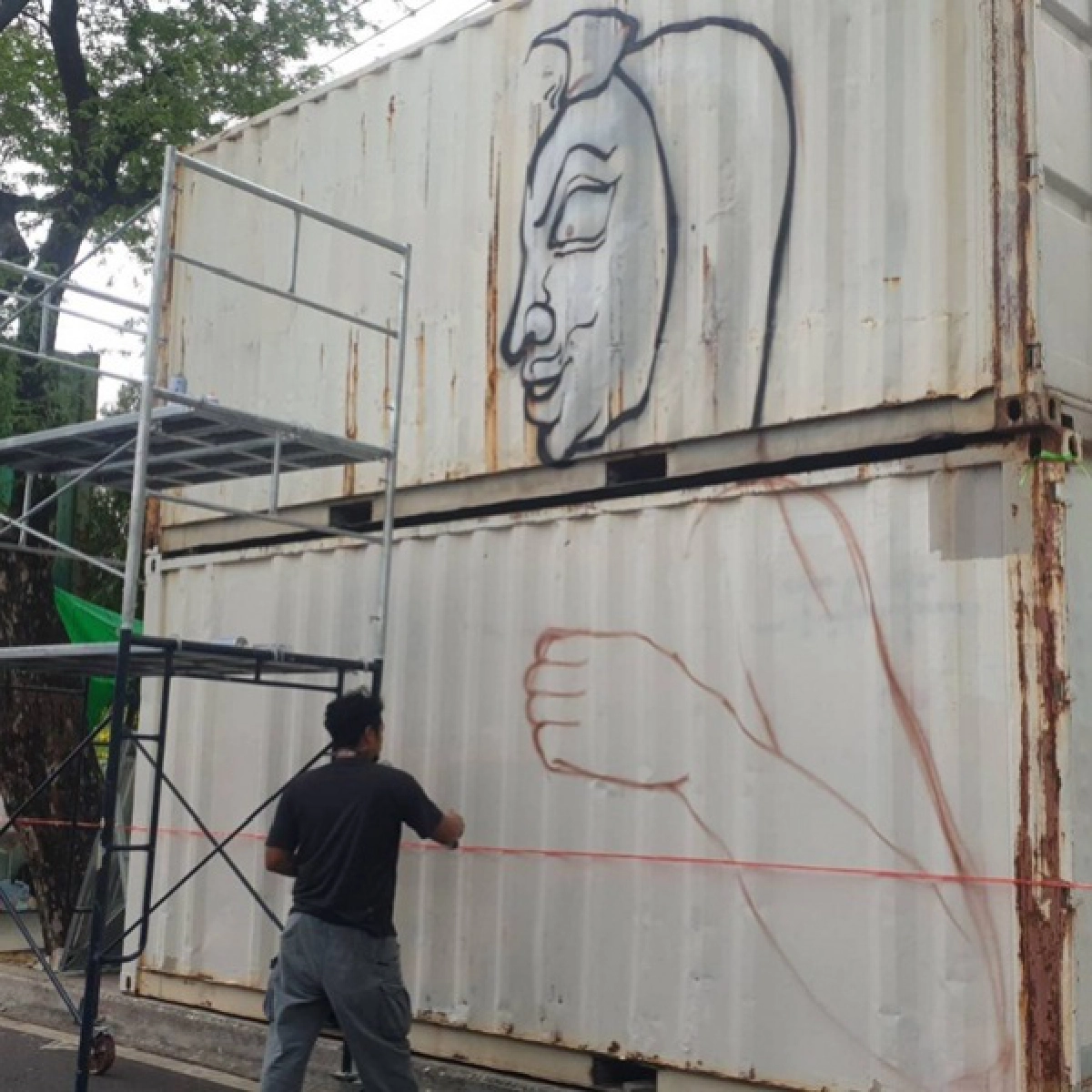  เริ่มตั้งเวทีปราศรัยชั่วคราวแล้วมวลชน"หมู่บ้านทะลุฟ้า"