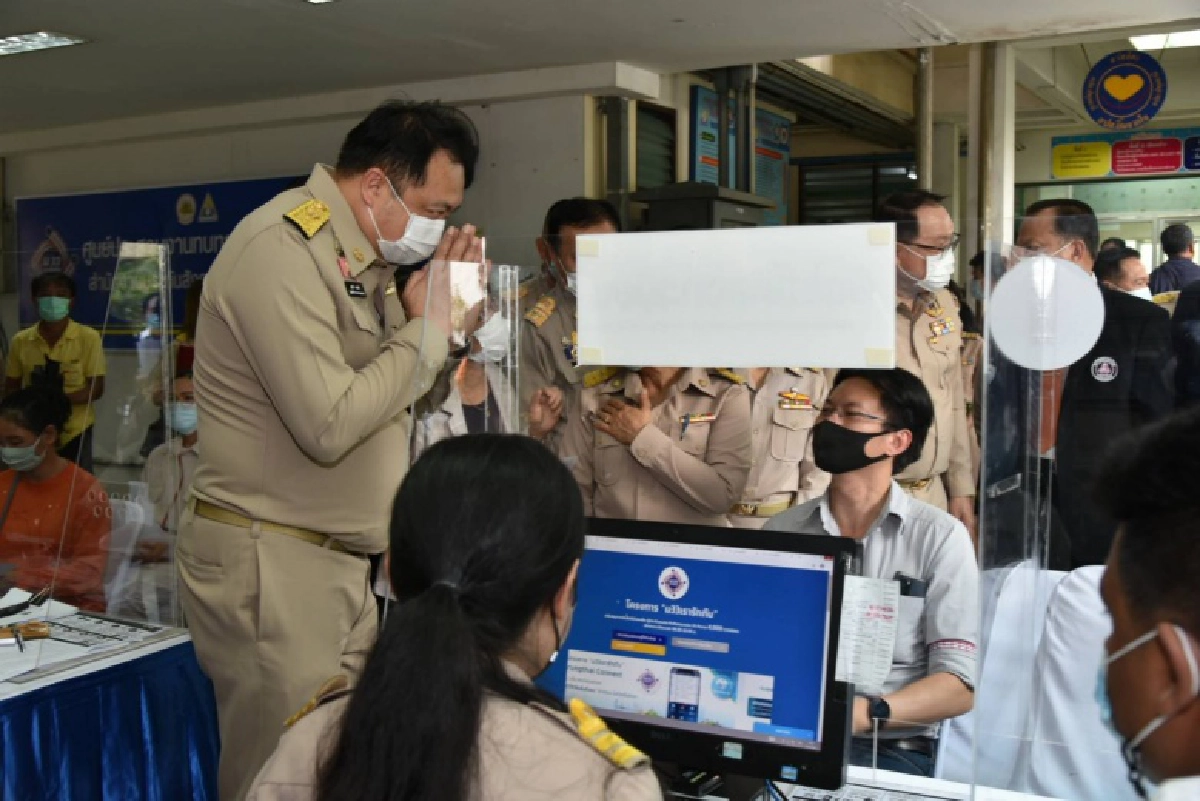 "สุชาติ" ลุยตรวจศูนย์ทบทวนสิทธิ "ม33เรารักกัน" เคลื่อนที่ จ.ปทุมธานี พร้อมเปิดบริการทบทวนสิทธิวันแรกแก่กลุ่มที่ลงทะเบียนไม่ผ่าน 15 – 28 มี.ค.นี้