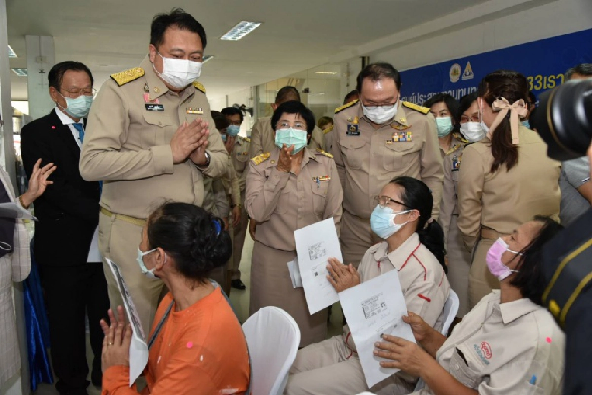 "สุชาติ" ลุยตรวจศูนย์ทบทวนสิทธิ "ม33เรารักกัน" เคลื่อนที่ จ.ปทุมธานี พร้อมเปิดบริการทบทวนสิทธิวันแรกแก่กลุ่มที่ลงทะเบียนไม่ผ่าน 15 – 28 มี.ค.นี้