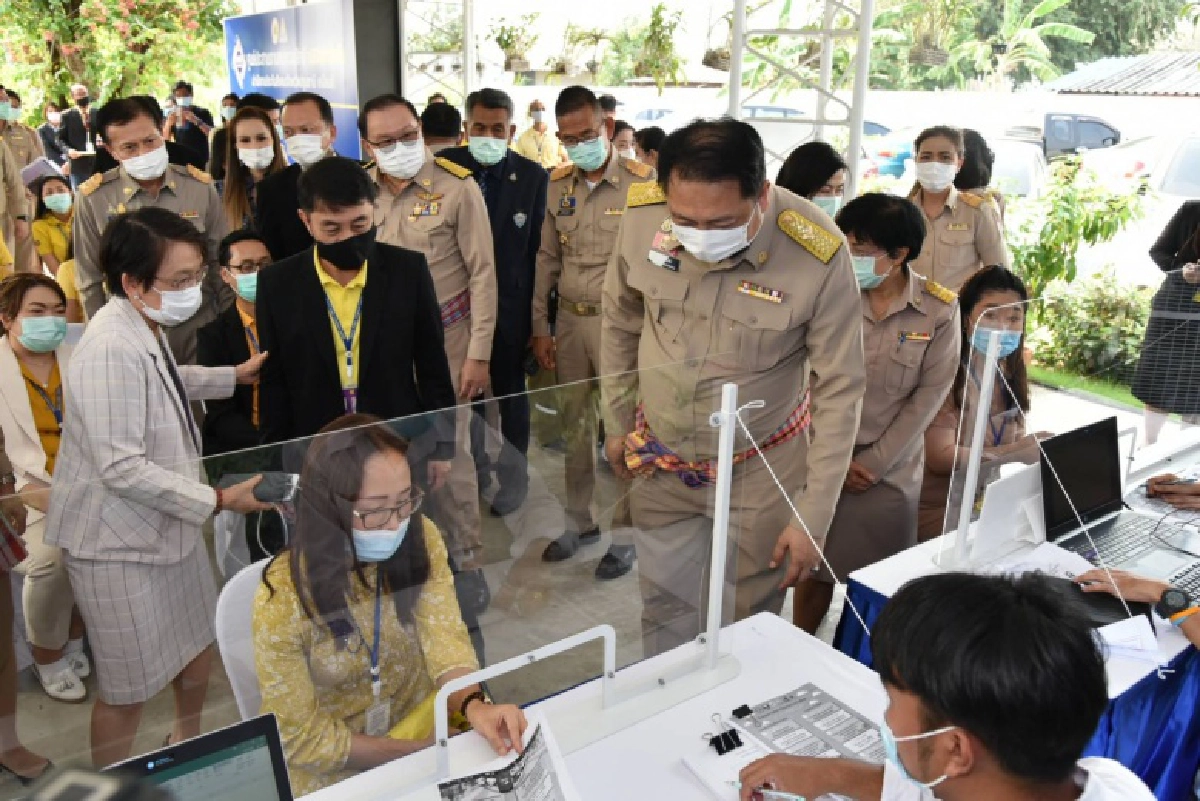 "สุชาติ" ลุยตรวจศูนย์ทบทวนสิทธิ "ม33เรารักกัน" เคลื่อนที่ จ.ปทุมธานี พร้อมเปิดบริการทบทวนสิทธิวันแรกแก่กลุ่มที่ลงทะเบียนไม่ผ่าน 15 – 28 มี.ค.นี้