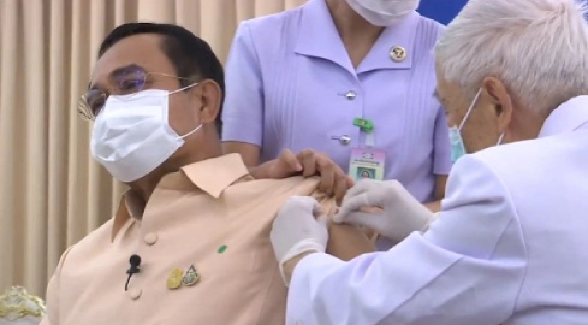 นายกฯเข้ารับการฉีดวัคซีนแอสตราเซเนกา
