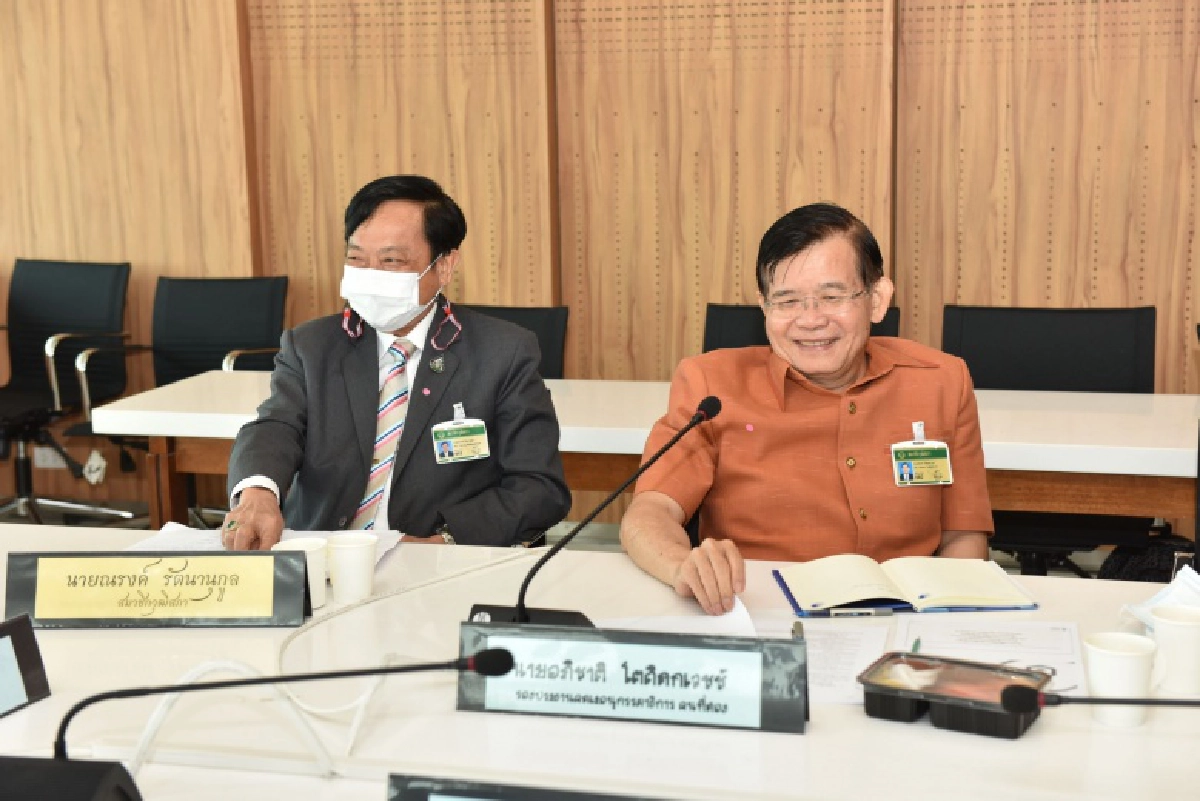 คณะนักศึกษาหลักสูตรการเมืองการปกครองในระบอบประชาธิปไตยสำหรับนักบริหารชั้นสูงรุ่น24เสนอโครงการเชิงปฎิบัติสุราชุมชนกับความเหลื่อมล้ำทางสังคมต่อสภา
