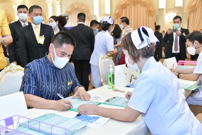 นายกฯนำครม.ฉีดวัคซีนแอสตราเซเนกา-เปิดชื่อ รมต.ร่วมฉีด-ไม่ฉีด