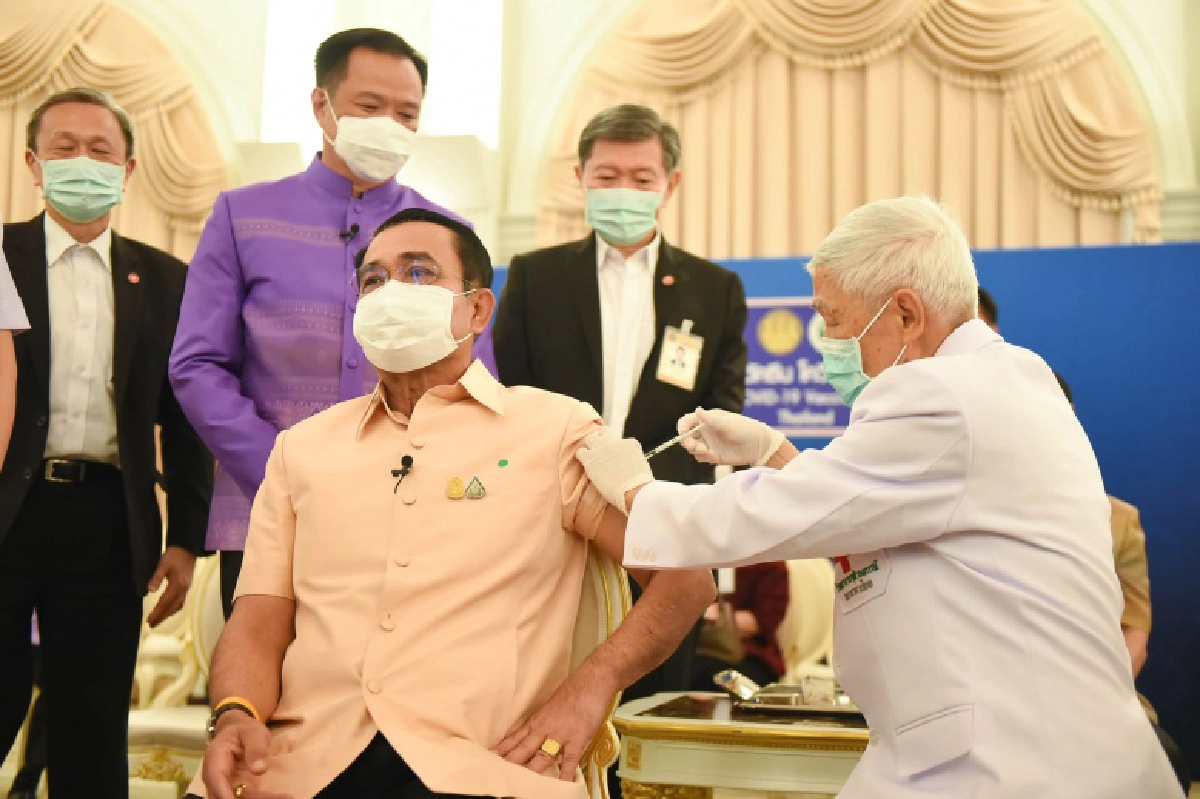 คอหวยส่องเลขเด็ด จากนายกฯ"ประยุทธ์" หลังรับการฉีดวัคซีนโควิดเข็มแรก