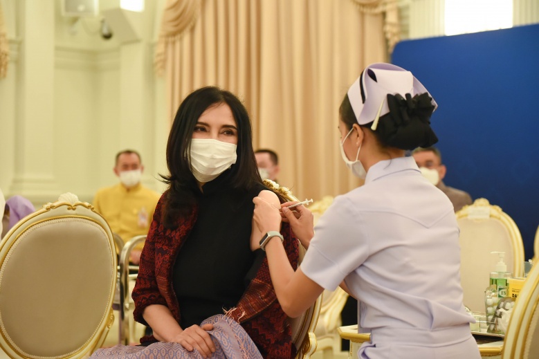 นายกฯนำครม.ฉีดวัคซีนแอสตราเซเนกา-เปิดชื่อ รมต.ร่วมฉีด-ไม่ฉีด