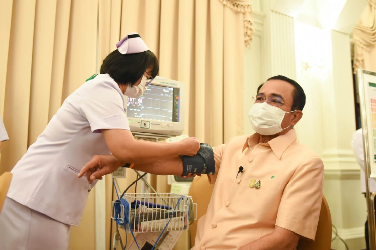 คอหวยส่องเลขเด็ด จากนายกฯ"ประยุทธ์" หลังรับการฉีดวัคซีนโควิดเข็มแรก