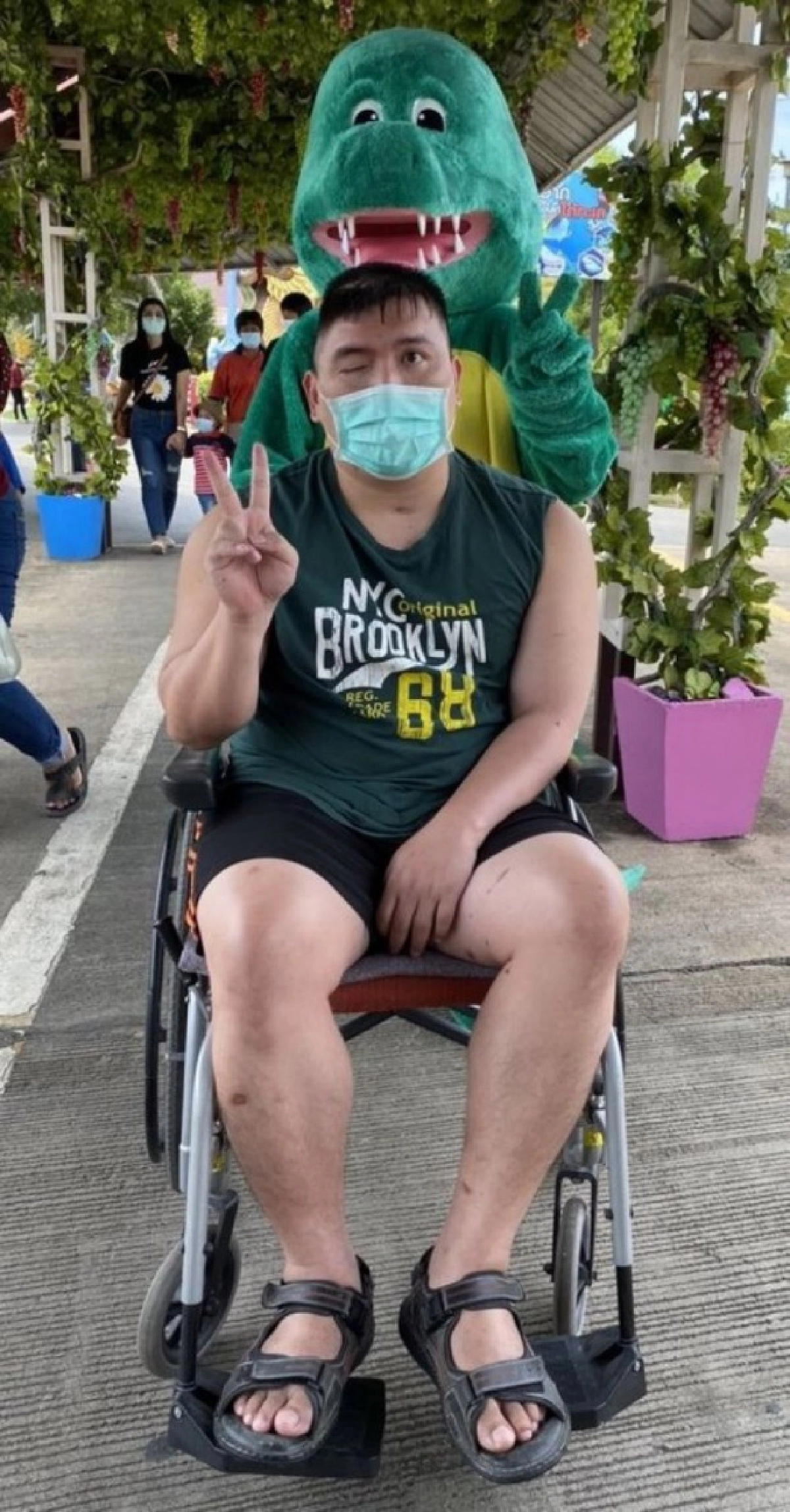 "หมวดท็อป" ฮีโร่ เหยื่อระเบิดโจรใต้ สุดปลื้ม ได้เฝ้ารับเสด็จ "ในหลวง-พระราชินี"