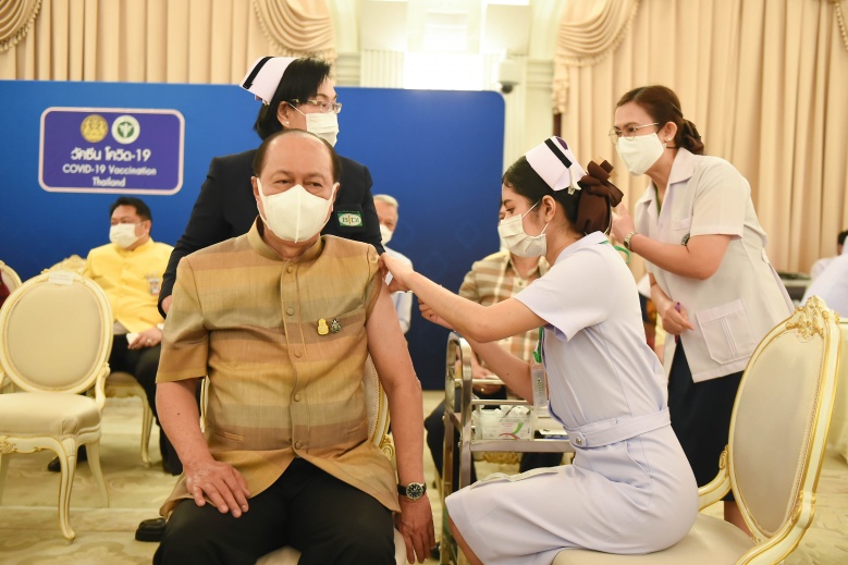 นายกฯนำครม.ฉีดวัคซีนแอสตราเซเนกา-เปิดชื่อ รมต.ร่วมฉีด-ไม่ฉีด