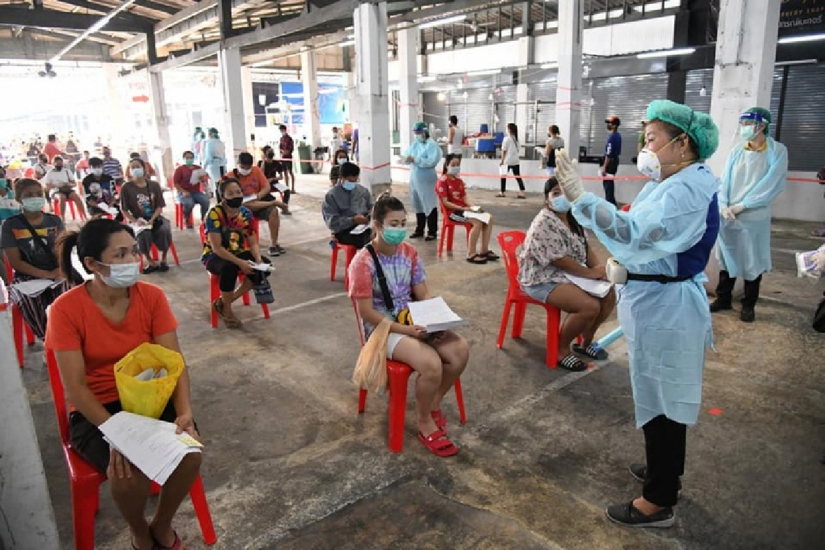 "กทม." ฉีดวัคซีน 6 พันโดสสกัดโควิด "ตลาดบางเเค"